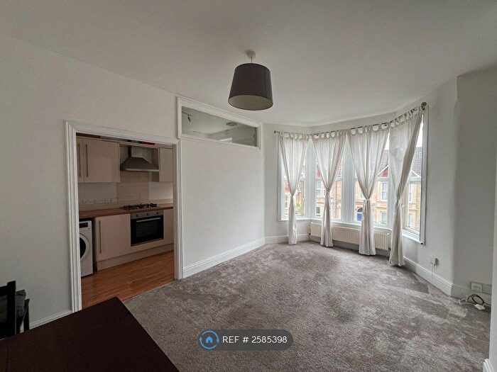 2 Bedroom Flat To Rent In Withleigh Road, Bristol, BS4