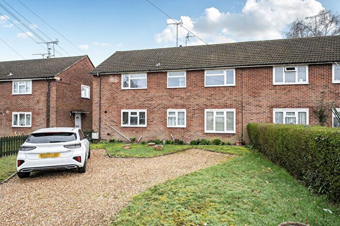 2 Bedroom Maisonette For Sale In Chapel Lane, Farnborough, GU14