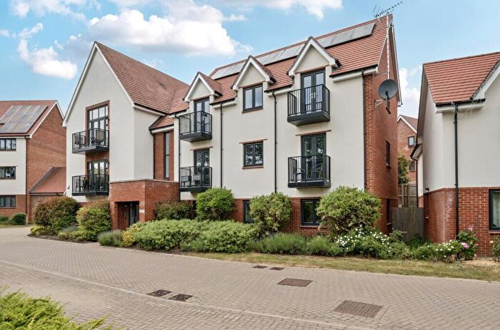 2 Bedroom Flat For Sale In Glover Crescent, Arborfield Green, RG2