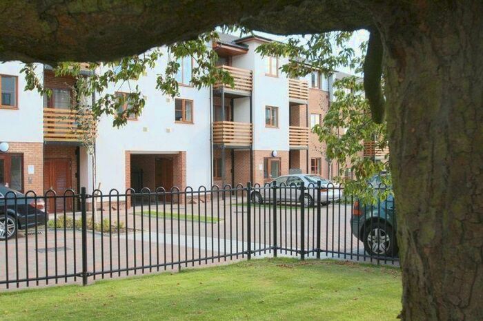 2 Bedroom Flat To Rent In High Wycombe, HP11