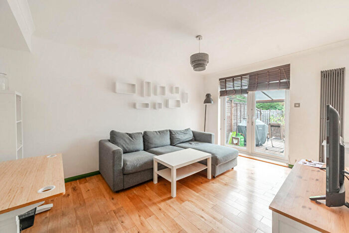 2 Bedroom Flat To Rent In Handel Way, Edgware, Edgware, HA8