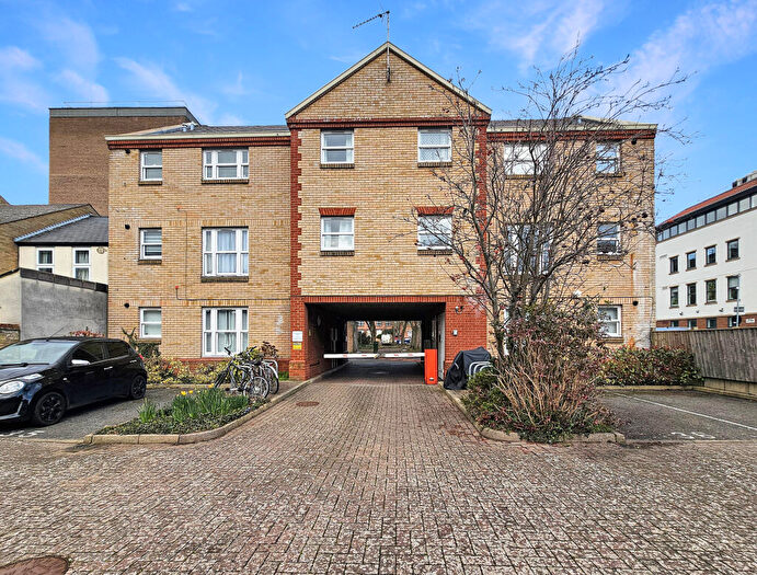 2 Bedroom Flat For Sale In Coronation Street, Cambridge, CB2