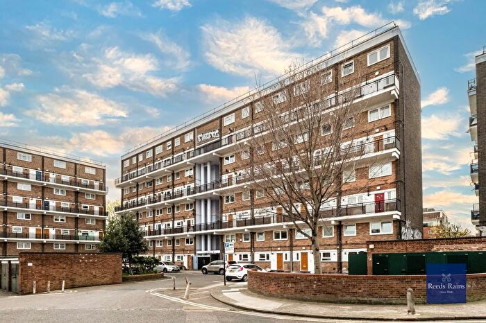 3 Bedroom Flat For Sale In St. Saviours Estate, London, SE1