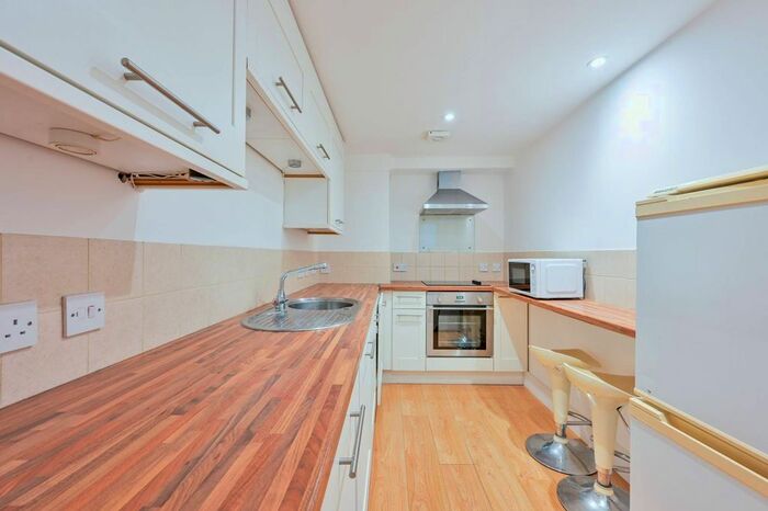 1 Bedroom Flat To Rent In Portsmouth Road, Guildford, GU2