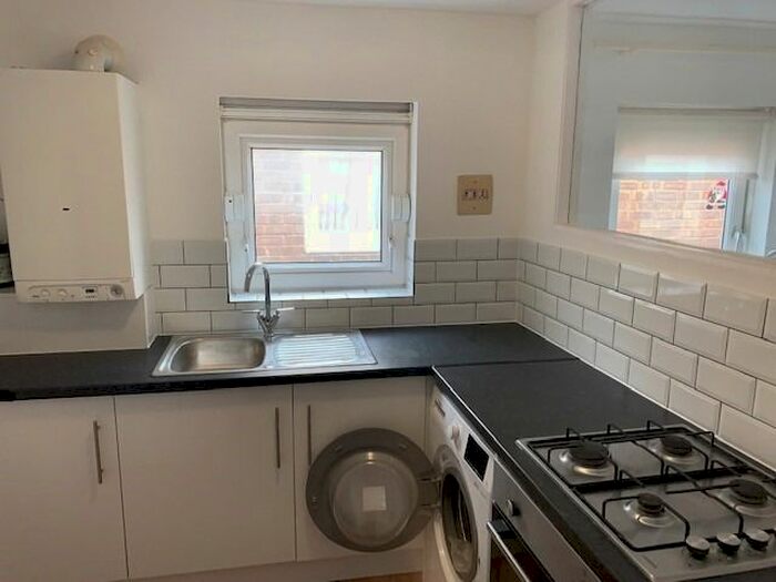 1 Bedroom Flat To Rent In Stonegrove Gardens, Edgware, Greater London, HA8