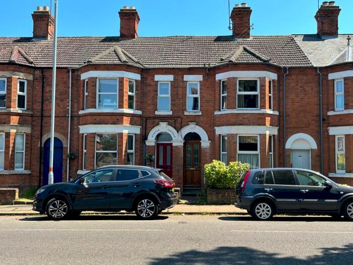 3 Bedroom Terraced House To Rent In Badby Road, Daventry, Daventry, NN11
