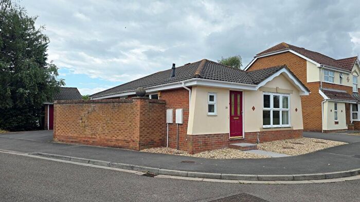 3 Bedroom Bungalow For Sale In Cranmoor Green, Pilning, Bristol, BS35