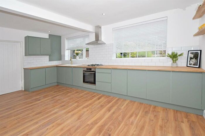 3 Bedroom Property To Rent In Roundway, Blurton, Stoke-On-Trent, ST3