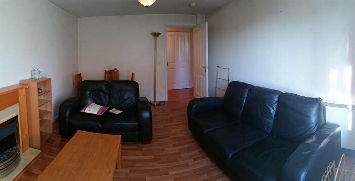 3 Bedroom Flat To Rent In Porterfield Drive Tyldesley, Manchester, M29