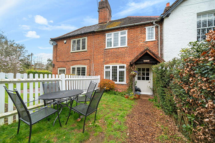 2 Bedroom Cottage For Sale In Burchetts Green Road, Burchetts Green, SL6