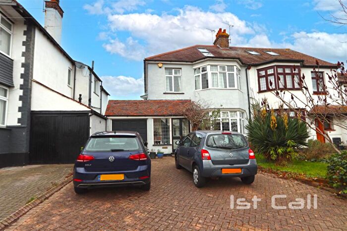 3 Bedroom Semi-Detached House For Sale In Kenilworth Gardens, Westcliff-On-Sea, SS0