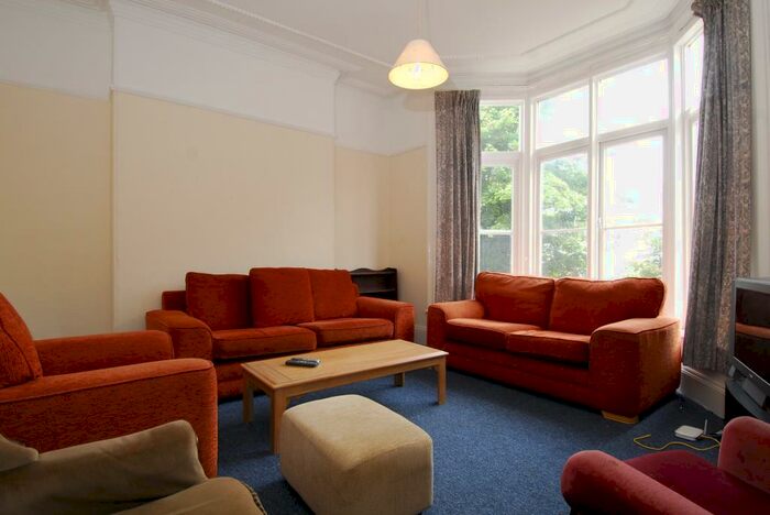 6 Bedroom Property To Rent In Napier Terrace, Maisonette, PL4