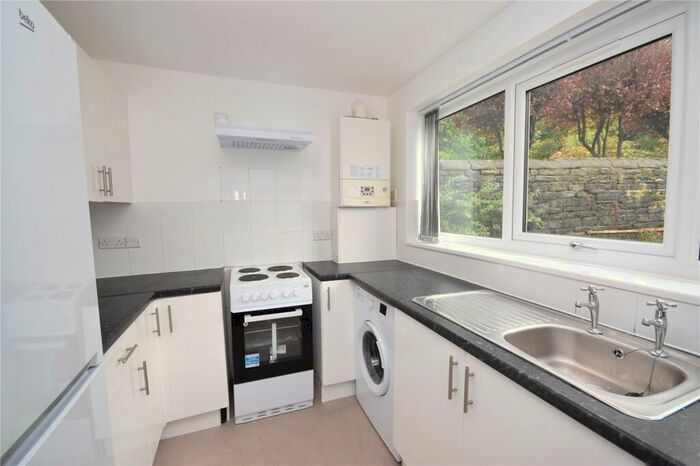 2 Bedroom Apartment To Rent In Gledhow Wood Road, Leeds, West Yorkshire, LS8