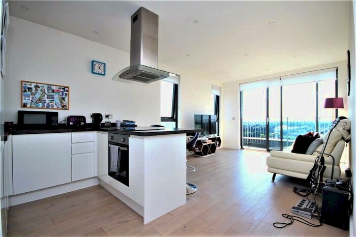 2 Bedroom Apartment To Rent In The Causeway, Goring-by-Sea, Worthing, West Sussex, BN12