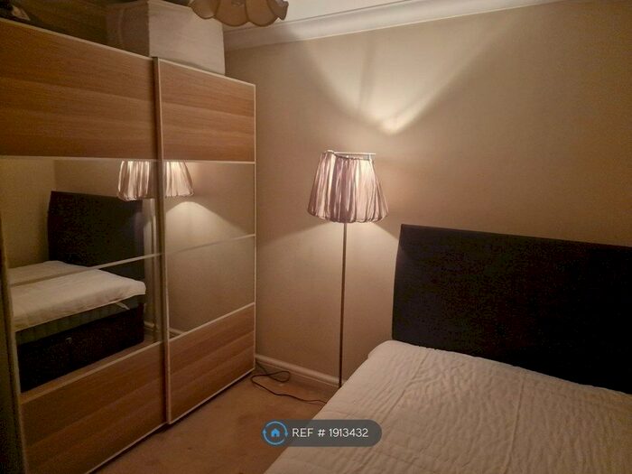 1 Bedroom Property To Rent In Sandpiper Road, Sutton, SM1