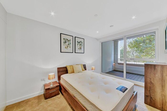 1 Bedroom Flat To Rent In Walworth Square, Elephant & Castle, London, SE17