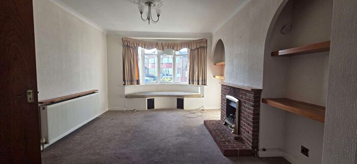 3 Bedroom Semi-Detached House To Rent In Stanwell, TW19