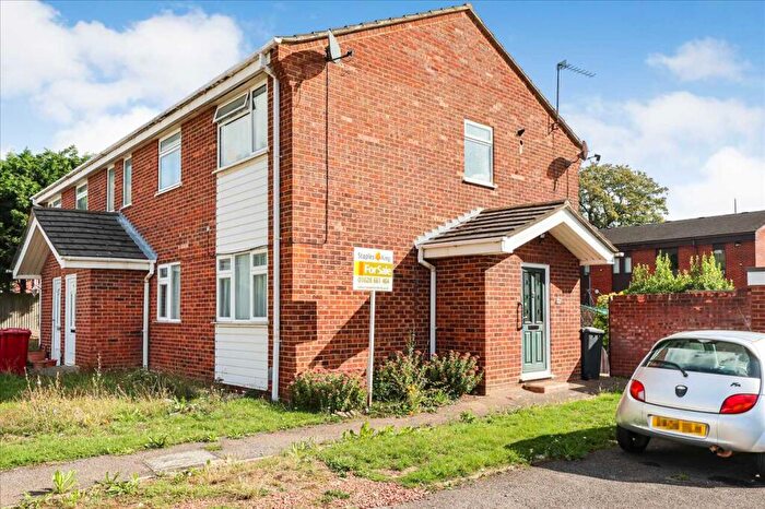 2 Bedroom Maisonette For Sale In Leaholme Gardens, Burnham, SL1