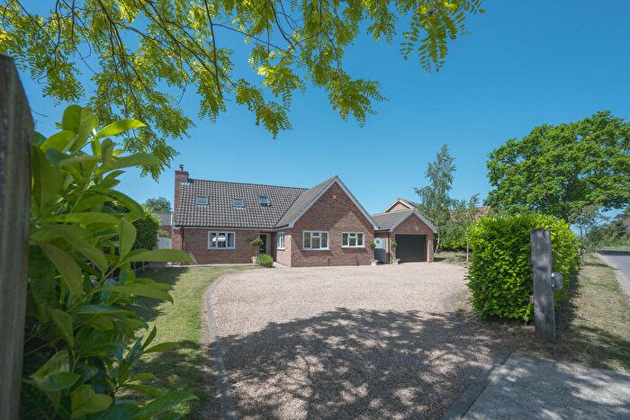 4 Bedroom Detached Bungalow For Sale In School Road, Earsham, Bungay, NR35