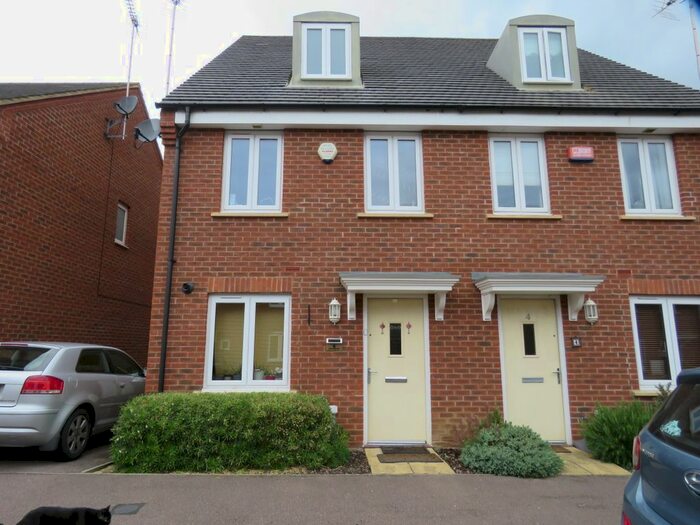 3 Bedroom Semi-Detached House To Rent In Dewsbury, Milton Keynes, MK14