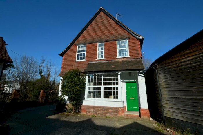 1 Bedroom Flat To Rent In Station Road, Liss, GU33