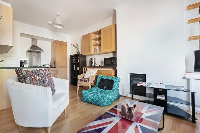 2 Bedroom Flat To Rent In Brixton Road, London, SW9
