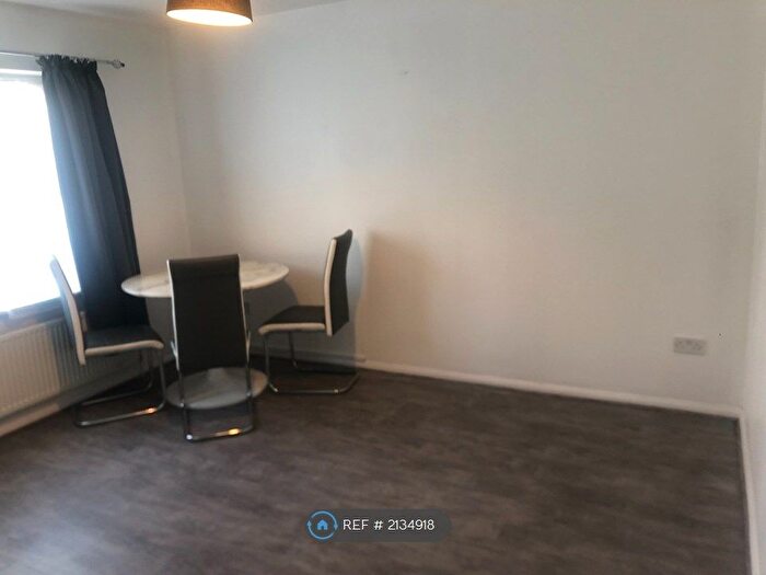 2 Bedroom Flat To Rent In Langley, Langley, SL3