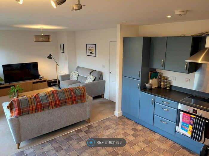 2 Bedroom Flat To Rent In Smeaton Court, Horsforth, Leeds, LS18