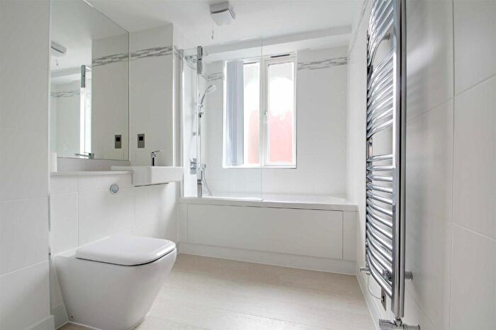 1 Bedroom Apartment To Rent In High Street, Berkhamsted, HP4