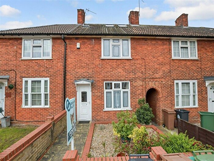 3 Bedroom Terraced House For Sale In Bluehouse Road, Chingford, E4