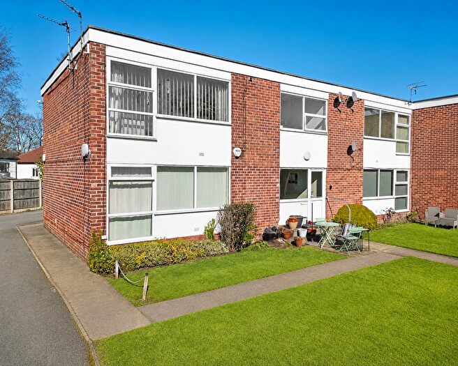 2 Bedroom Flat To Rent In Wyncliffe Court, Moortown, Leeds, LS17