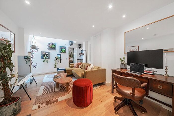 2 Bedroom Flat For Sale In Kennington Park Road, London, SE11