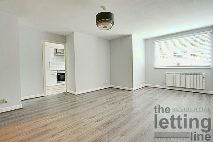 2 Bedroom Apartment To Rent In Kirkland Drive, Enfield, EN2