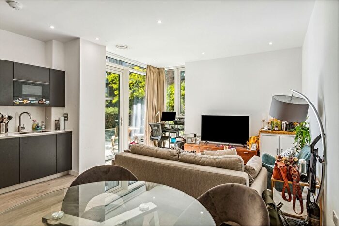 1 Bedroom Flat To Rent In Hartingtons Court, Coster Avenue, N4