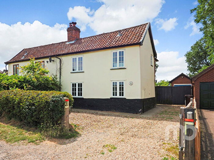 3 Bedroom Semi-Detached House For Sale In Chapel Road, Morley St Botolph, NR18