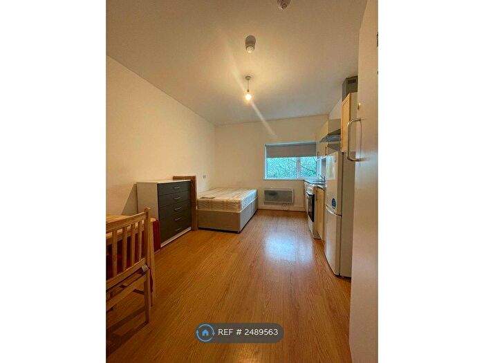 Studio To Rent In Wellfield Road, Hertfordshire, AL10