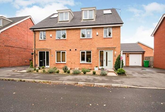 3 Bedroom House To Rent In Horwood Drive, Wilford, NG11