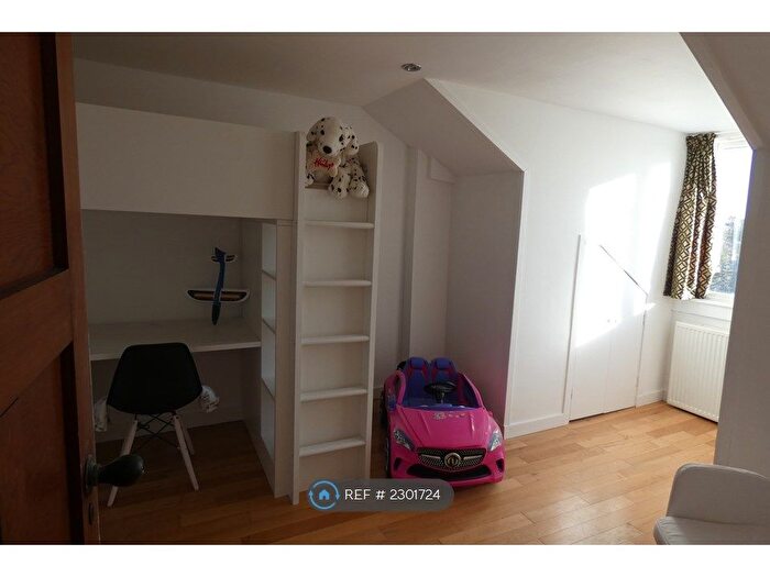5 Bedroom Flat To Rent In Arnwood Drive, Glasgow, G12