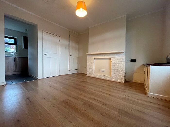 2 Bedroom End Of Terrace House To Rent In West Terrace, Hucknall, Nottingham, NG15