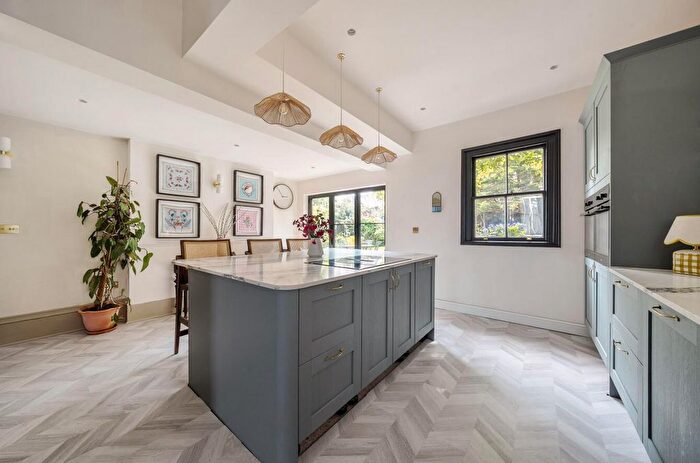 7 Bedroom Semi-Detached House For Sale In King Edward Road, Rochester, ME1