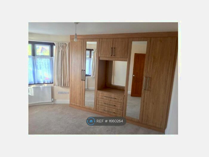 3 Bedroom Semi-Detached House To Rent In Dukes Avenue, Harrow, HA1