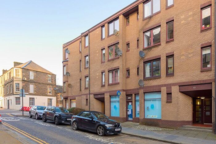 2 Bedroom Flat To Rent In Upper Craigs, Stirling Town, Stirling, FK8