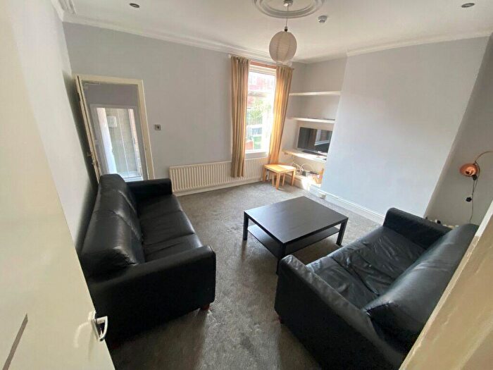 5 Bedroom Terraced House To Rent In Chestnut Avenue, Hyde Park, Leeds, LS6