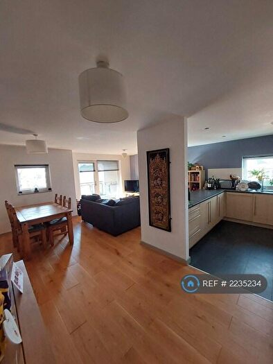 2 Bedroom Flat To Rent In Stretford Road, Manchester, M15