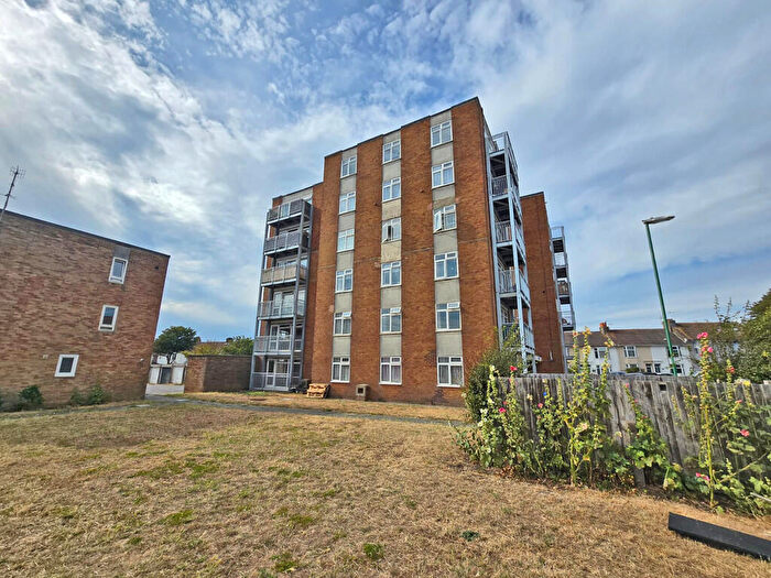 2 Bedroom Flat For Sale In Whiterock Place, Southwick, BN42