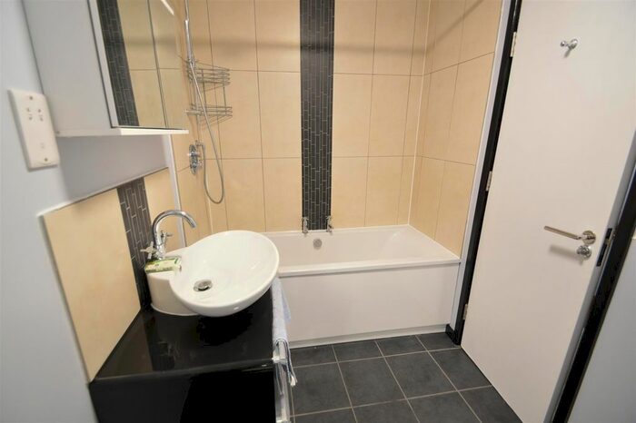 4 Bedroom Semi-Detached House To Rent In Nineacres Way, Coulsdon, CR5