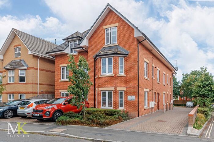 2 Bedroom Flat For Sale In Florence Road, Bournemouth, BH5