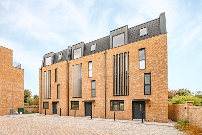5 Bedroom Property To Rent In Bryanston Close, Norwood Green, UB2