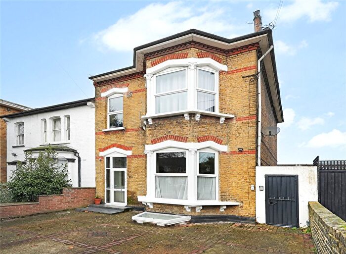 2 Bedroom Flat For Sale In Hainault Road, Leytonstone, London, E11