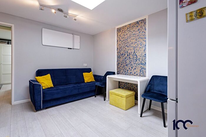 3 Bedroom Semi Detached House For Sale In Southview Avenue, Tilbury, RM18